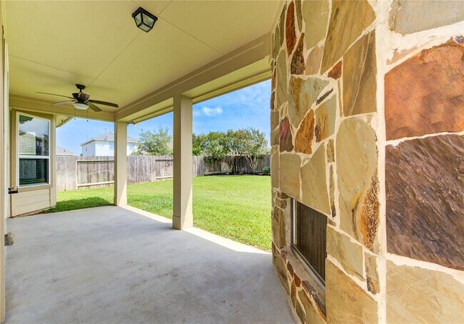 Building Photo - 18318 Russett Green Dr