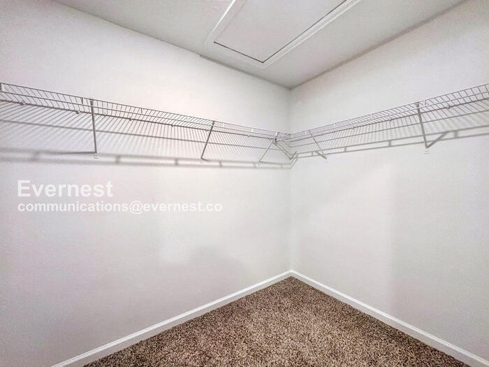 Building Photo - 1959 Ancestry Trl