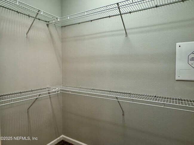 Building Photo - 580 Crystal Way