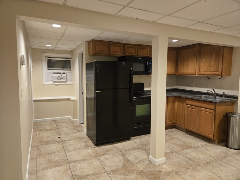 Building Photo - 34 2nd St