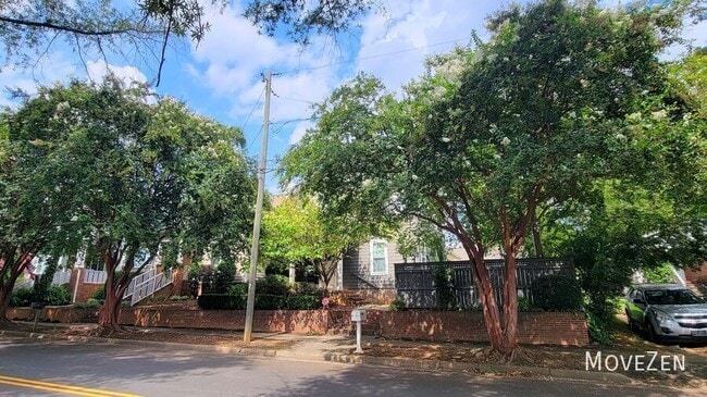 Building Photo - 210 Pinckney St