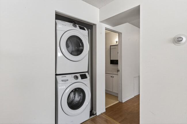 Building Photo - Rosco Apts- 2740