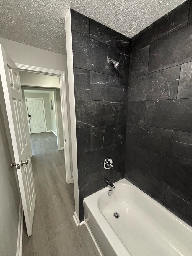 Building Photo - 211 Gertrude St