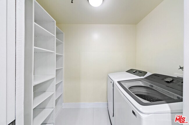 Building Photo - 10445 Wilshire Blvd