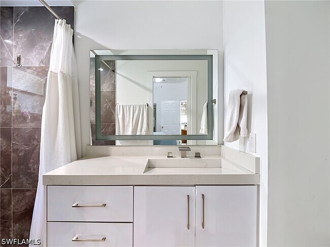 Building Photo - 10735 San Tropez Cir
