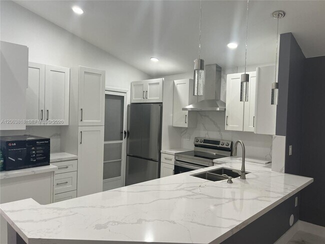 Building Photo - 289 SW 159th Ln