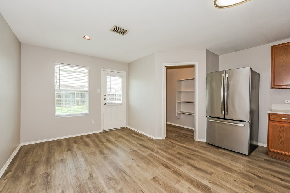 Building Photo - 1104 W Cottonwood Dr