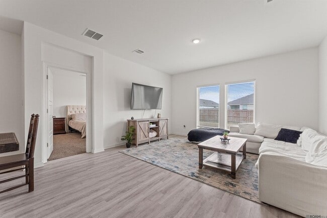 Building Photo - 12780 Sweetleaf Ave