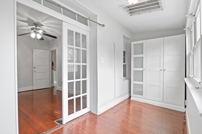 Building Photo - 209 Douglas St NE