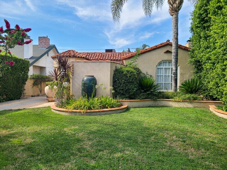 Primary Photo - 11301 Blix St