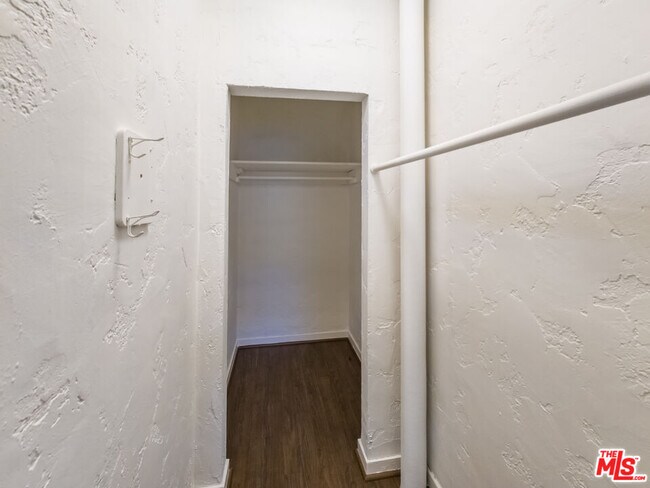 Building Photo - 427 N Adams St