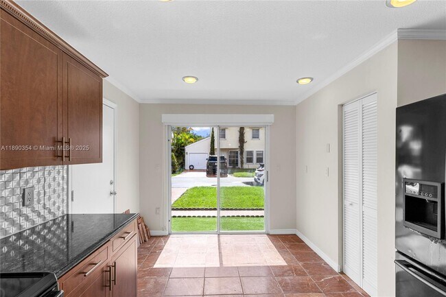 Building Photo - 20003 NE 6th Ct Cir