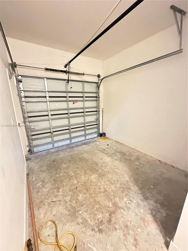 Building Photo - 1831 SW 145th Ave