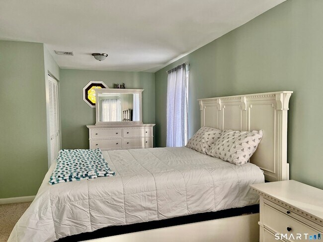 Building Photo - 51 Billow Rd