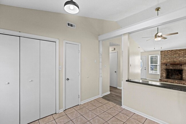 Building Photo - 130-132-132 Pine Crest Dr