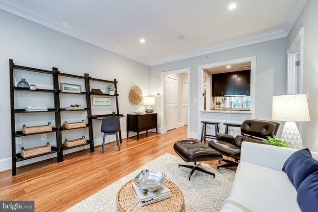 Building Photo - 910 Powhatan St