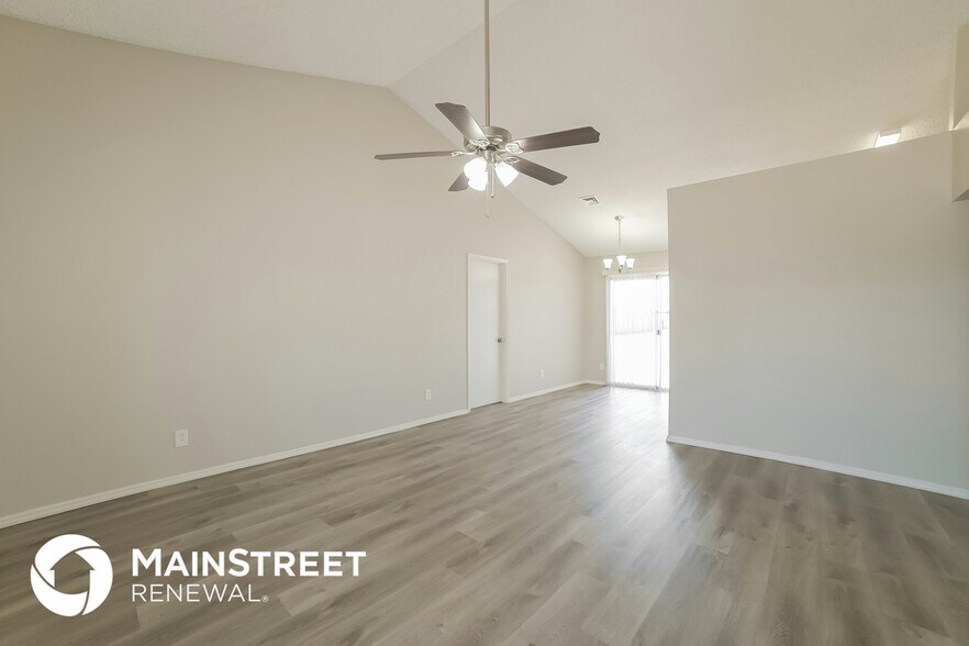 Building Photo - 8538 W Columbine Dr