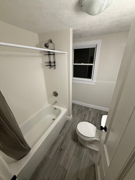 Building Photo - 256-258 Gibson St