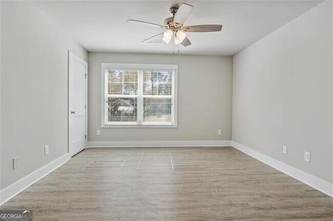 Building Photo - 5280 Chrysler Dr