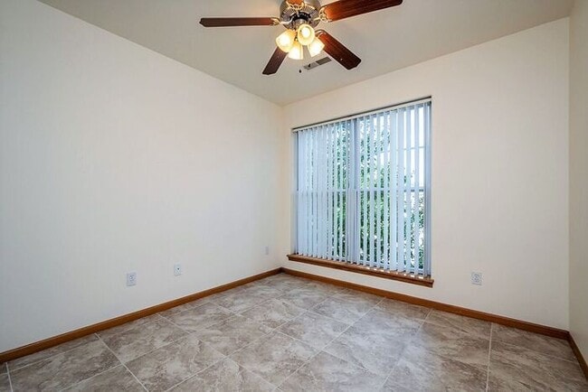 Building Photo - $2,695 |ROOMATE WANTED| 4 Bedroom, 2 Bathroom 2nd Floor Condo | Available for a January 5th, 2026...