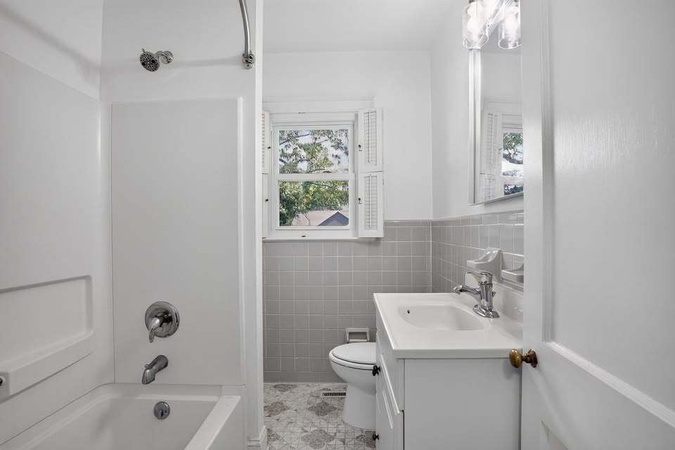 Building Photo - 443 Rollingwood Cir
