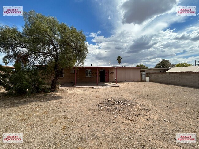 Building Photo - Tucson Blvd & Irvington Rd area - 4 Bedroo...