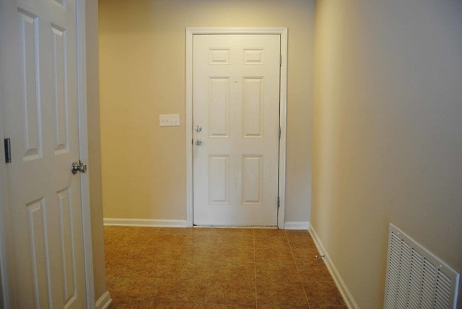 Building Photo - On the Pond in Timber Creek!