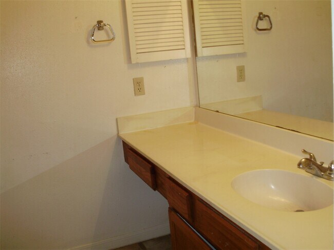 Building Photo - 2107 Shiveley Cir