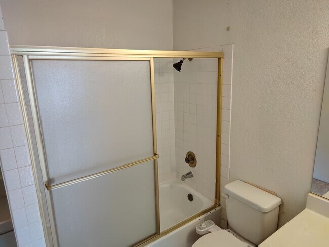Building Photo - 3 Bedroom Condo