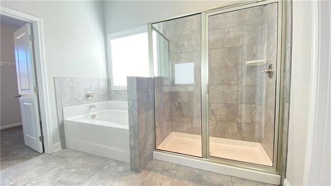 Building Photo - 4570 Silver Oak Dr SW