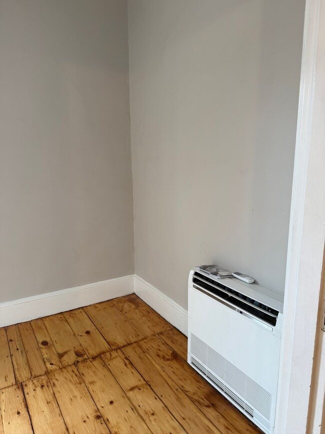 Building Photo - 130 Neal St