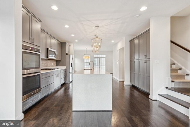 Building Photo - 46073 Hall Rd