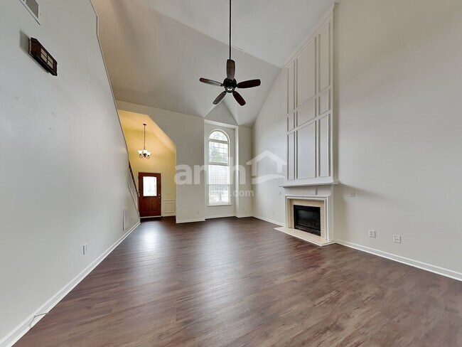 Building Photo - 3439 Silverlake Ct