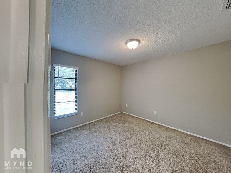 Building Photo - 7830 Seasons Ln