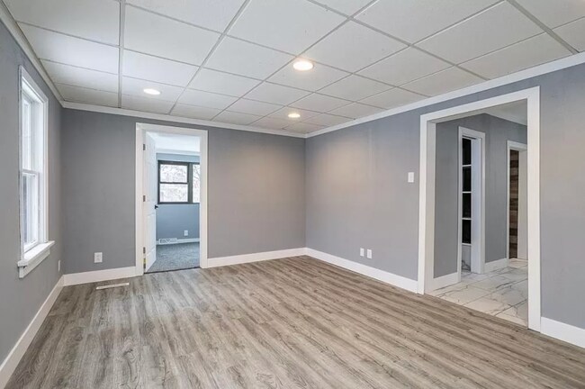 Building Photo - 801 Lake View Dr