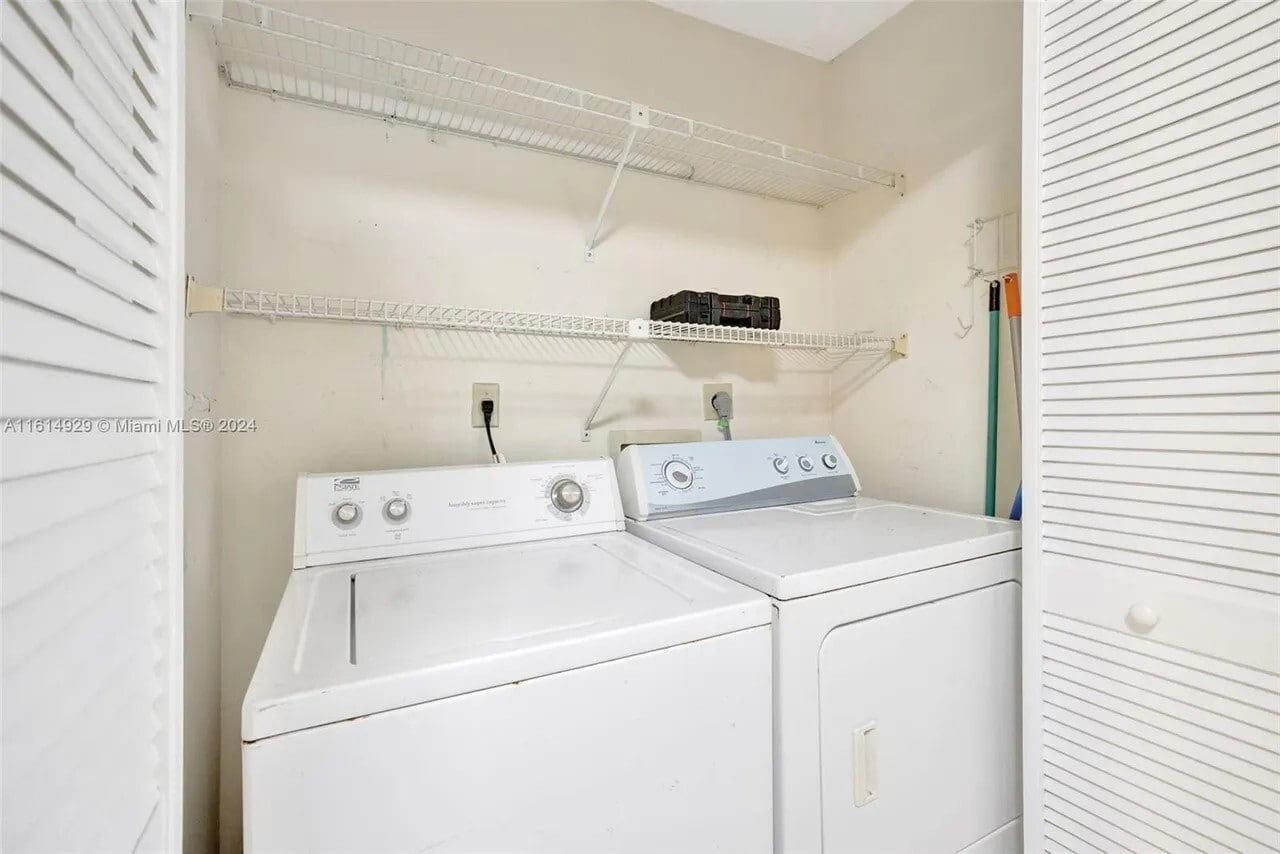 Building Photo - 900 NE 195th St