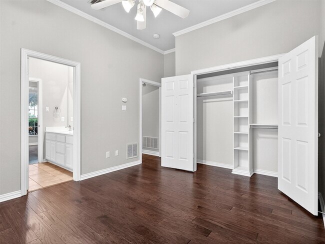 Building Photo - 1210 Forest Hills Dr