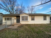 Building Photo - 3-Bedroom w/Den in Northgate