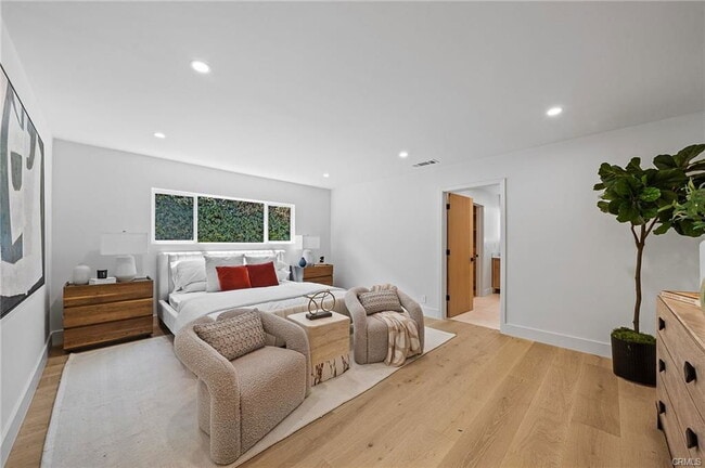 Building Photo - 5157 Woodley Ave