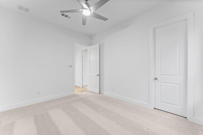 Building Photo - 26915 Longwood Ledge Ln
