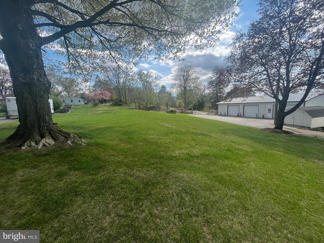 Building Photo - 10924 Buchanan Trail E
