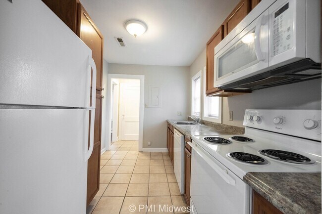 Building Photo - Cozy 1-Bedroom Gem in Indianapolis with Spacious Living – 750 Sq Ft!