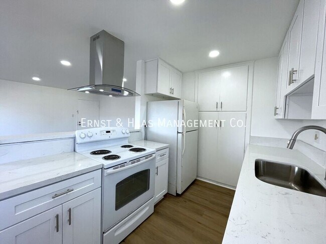 Building Photo - 4300 E 5th St