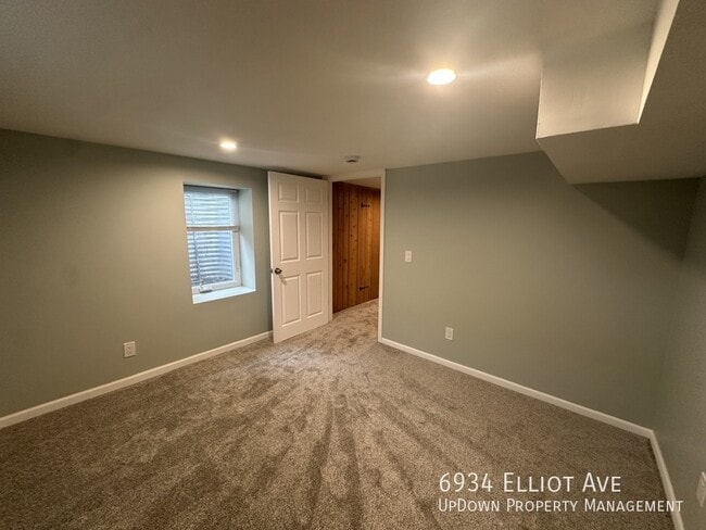 Building Photo - 6934 Elliot Ave
