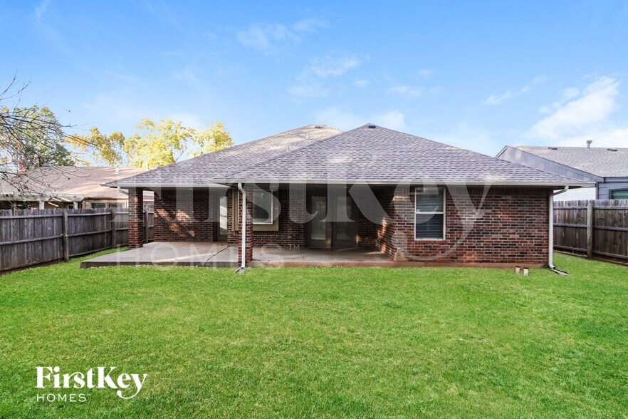 Building Photo - 1812 Foxfire Rd