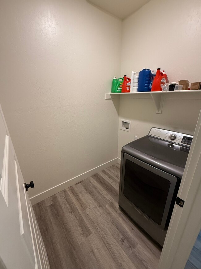 Building Photo - 402 Broadstone Ct