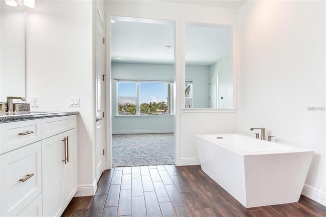 Building Photo - 635 115th Ave