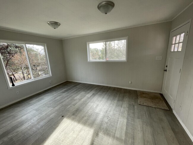 Building Photo - 5979 Meadow Ln