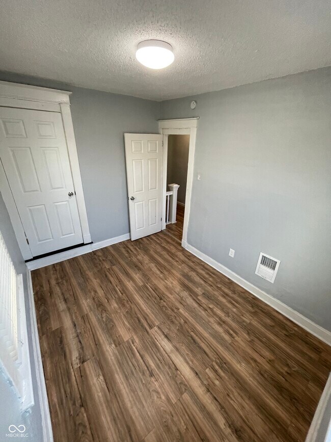 Building Photo - 12 N Randolph St