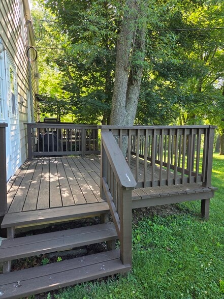 Rear deck. - 102 Stonecrest